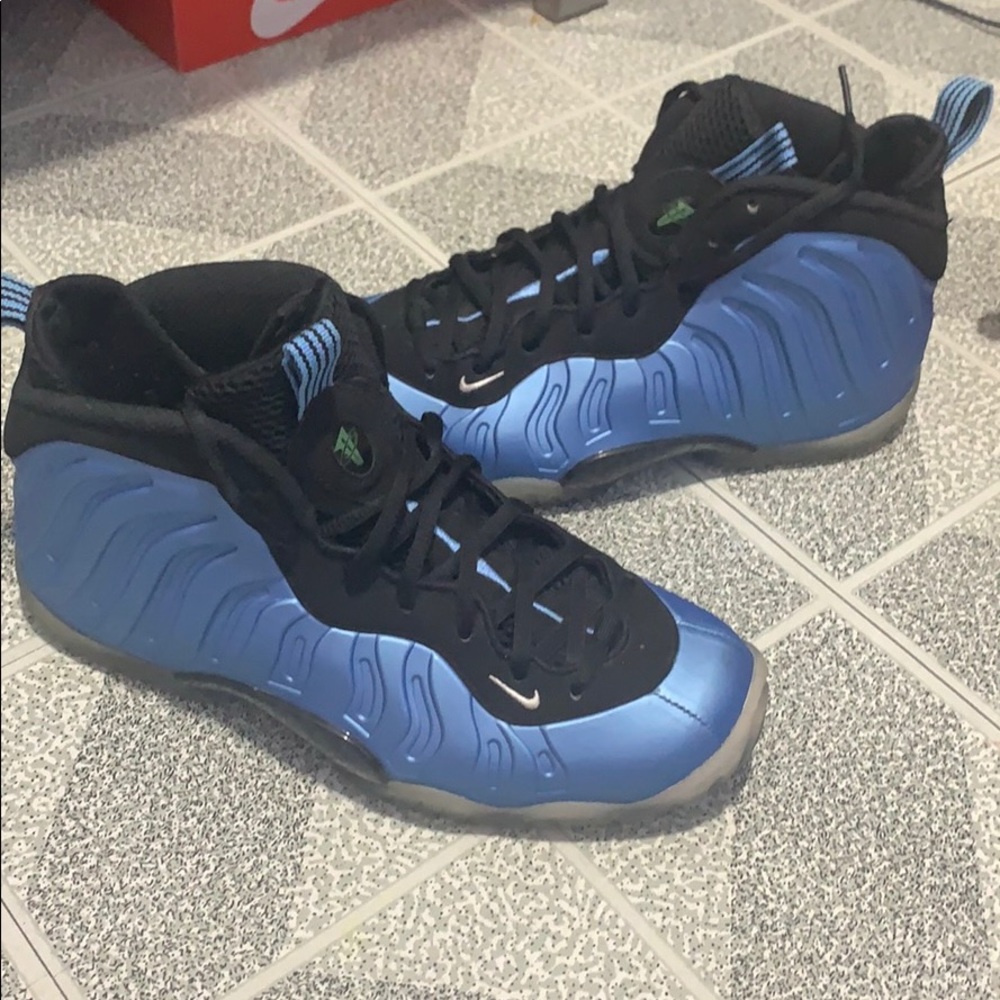 Nike Foamposite (size 6 gs)